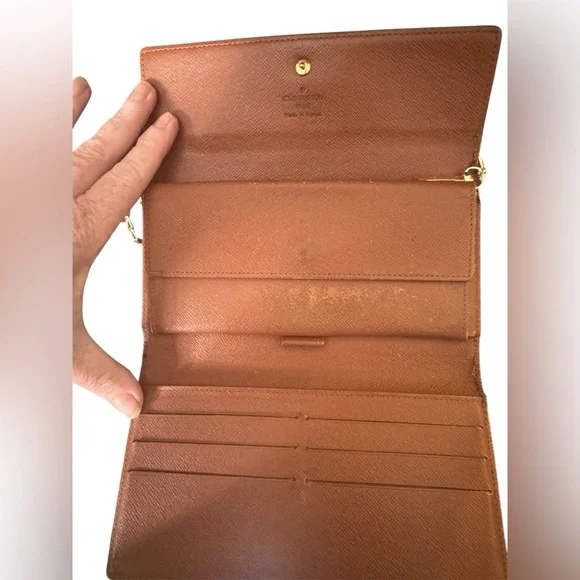 Louis Vuitton Portefeuille International Monogram
Wallet - Picture 6 of 10